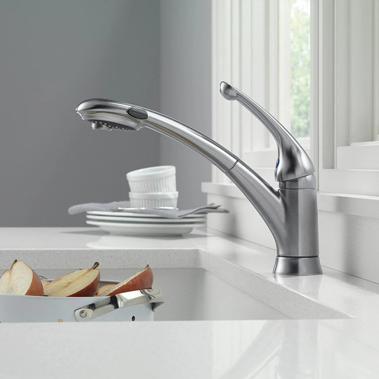 Delta Signature Single Handle Pull Out Kitchen Faucet - Image 2