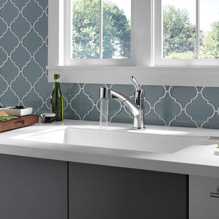 Delta Collins Single Handle Pull Out Kitchen Faucet - Image 4
